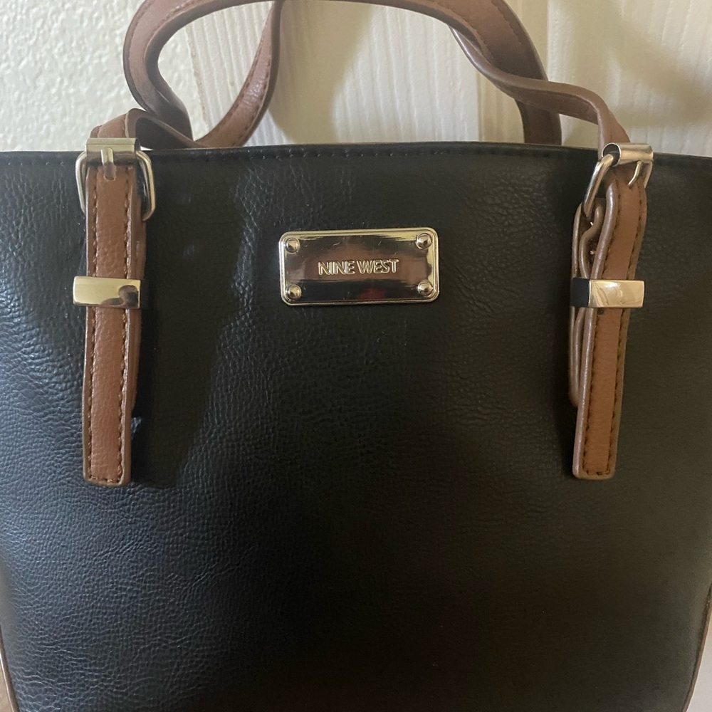 Great condition Nine West purse. No damage or tear.